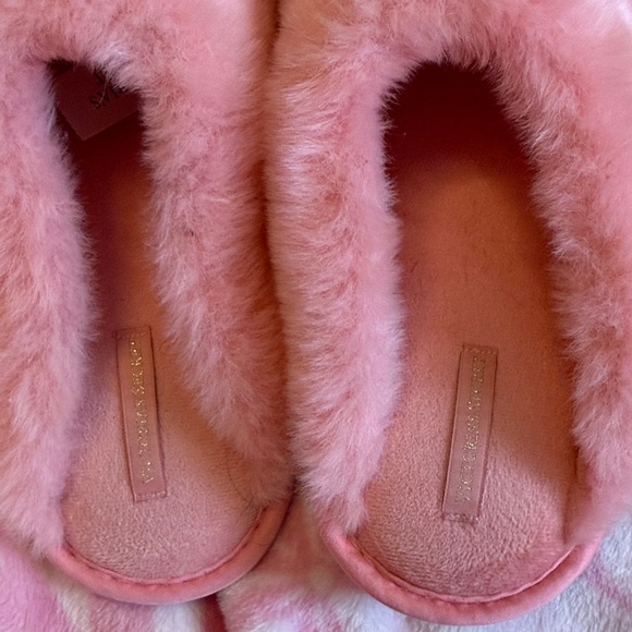Victoria's Secret Signature Pink Slippers - Picture 4 of 5